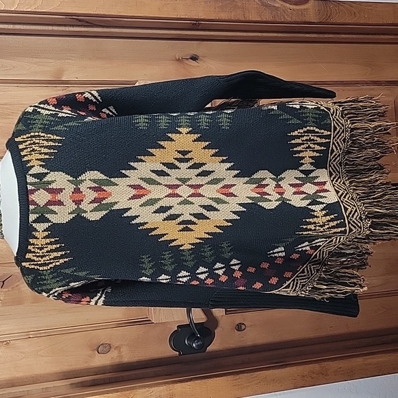 Cotton & Rye Reno Fringe Poncho w/ Sleeves - Picture 6 of 15